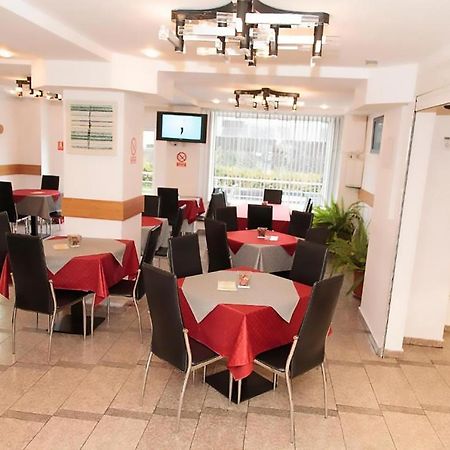 Plus Hotel Крайова Екстер'єр фото