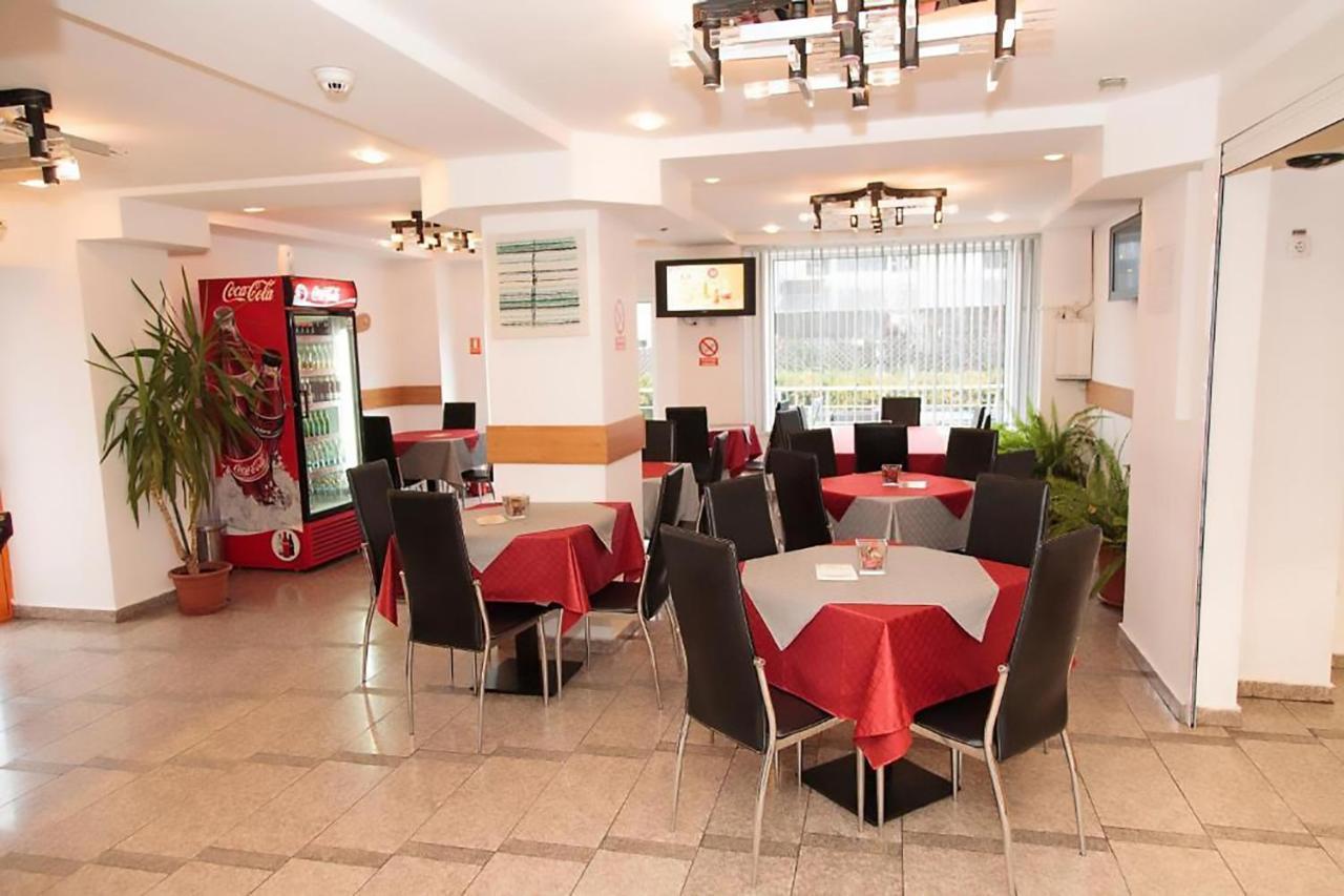 Plus Hotel Крайова Екстер'єр фото