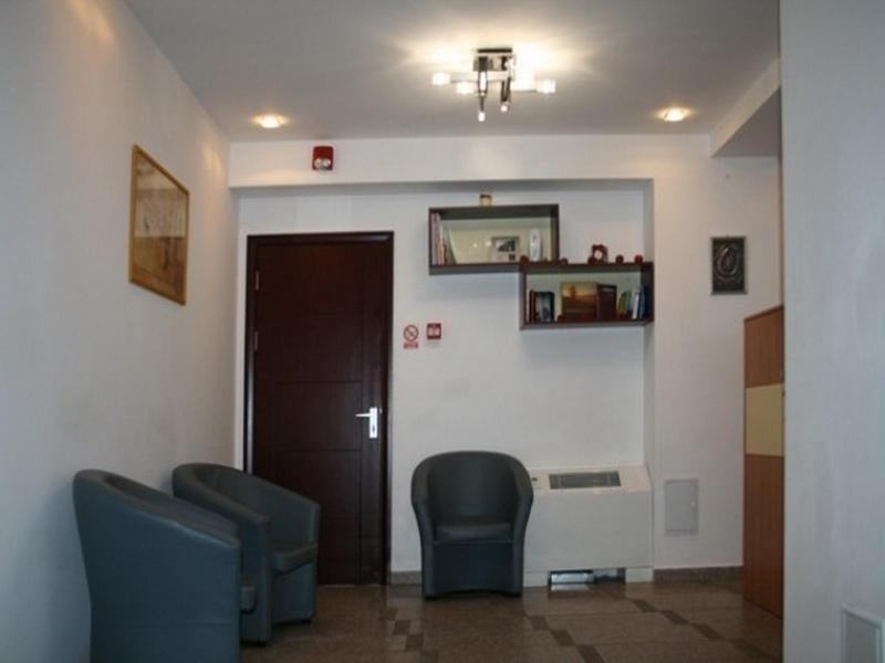 Plus Hotel Крайова Екстер'єр фото