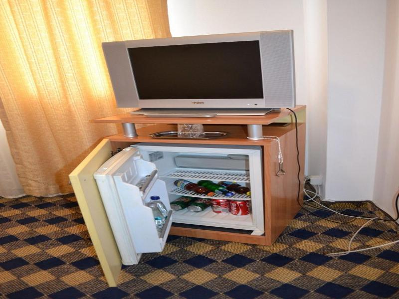 Plus Hotel Крайова Екстер'єр фото