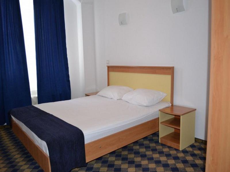 Plus Hotel Крайова Екстер'єр фото