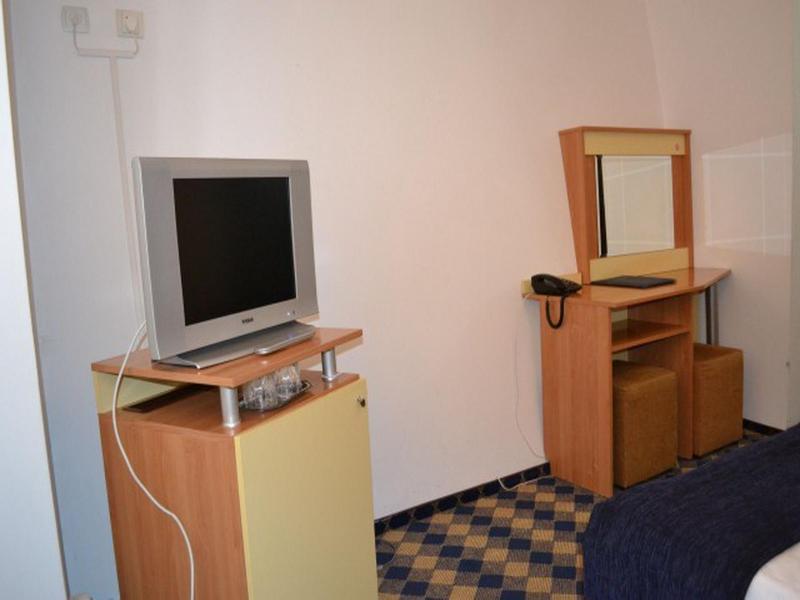 Plus Hotel Крайова Екстер'єр фото