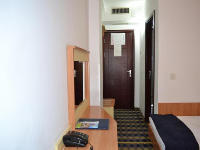 Plus Hotel Крайова Екстер'єр фото