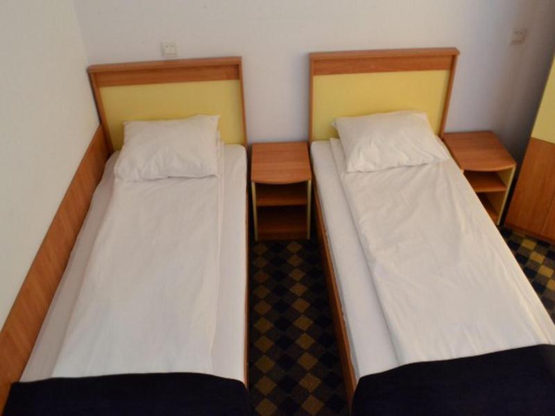 Plus Hotel Крайова Екстер'єр фото