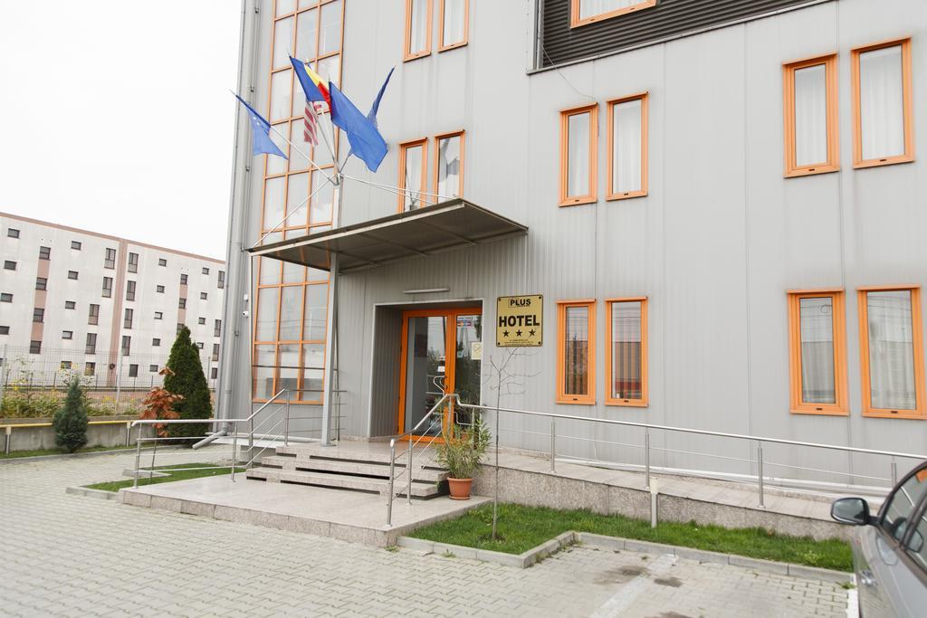 Plus Hotel Крайова Екстер'єр фото