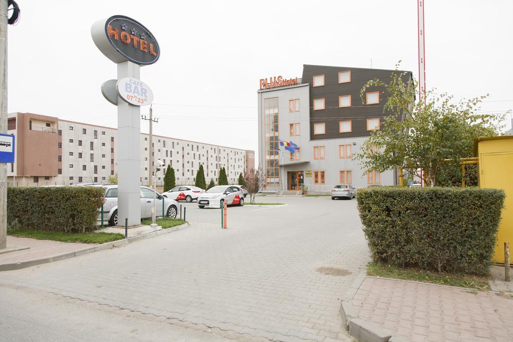 Plus Hotel Крайова Екстер'єр фото