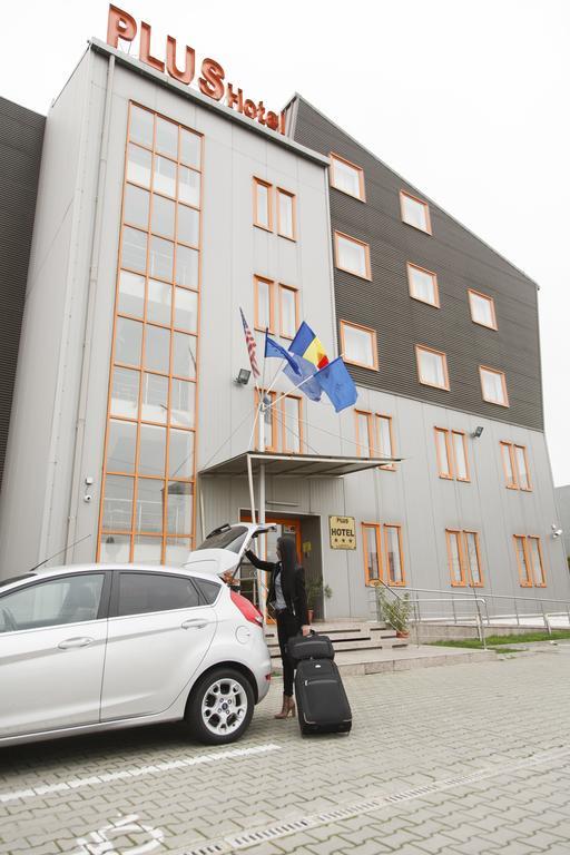 Plus Hotel Крайова Екстер'єр фото