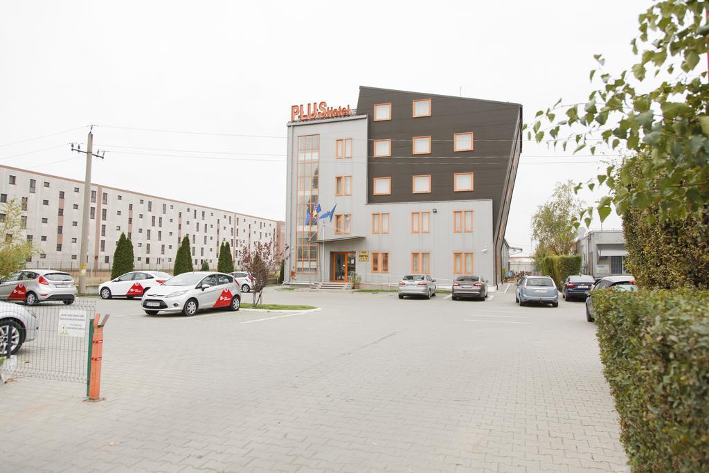 Plus Hotel Крайова Екстер'єр фото