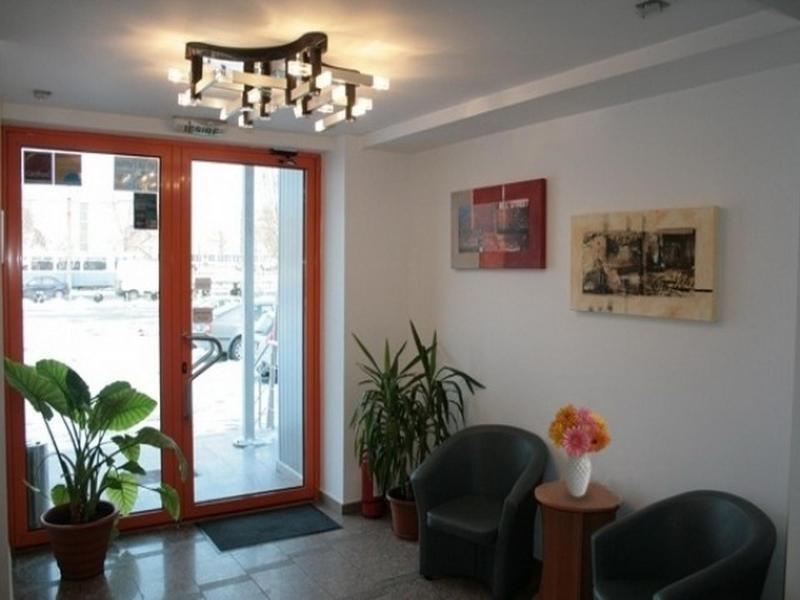 Plus Hotel Крайова Екстер'єр фото